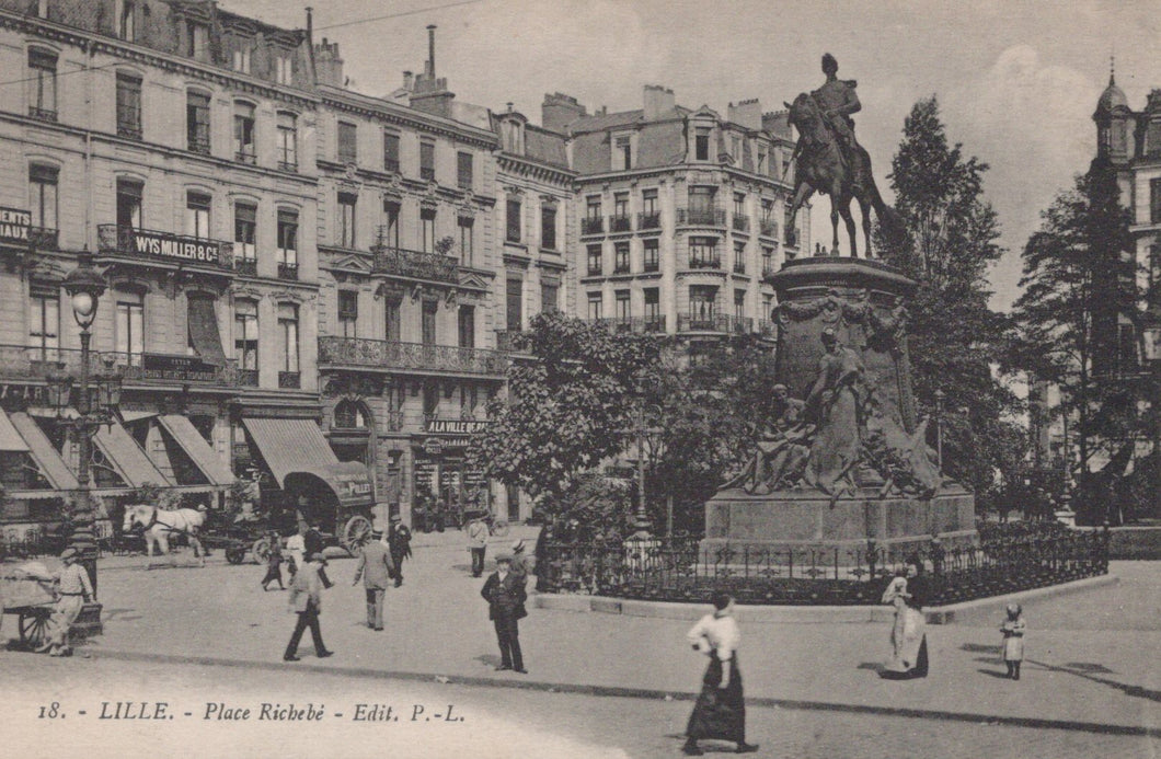 Vintage black and white photo of a city square with a statue and people walking around.