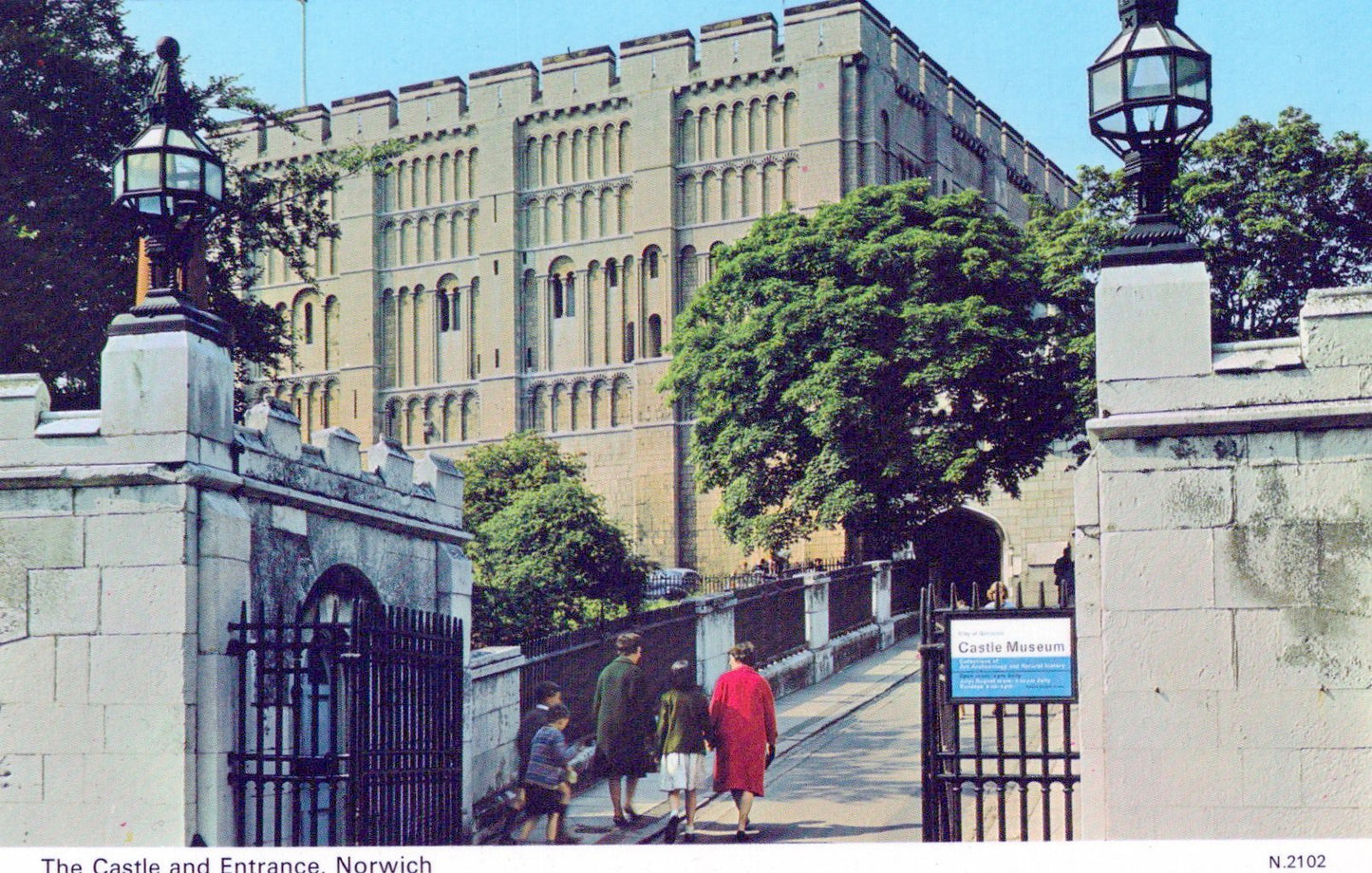 Norfolk Postcard - Norwich, The Castle and Entrance  SW18650