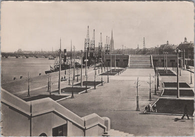 France Postcard - Bordeaux, Les Jardins Et Terrasses Sur Les Quais  SX76