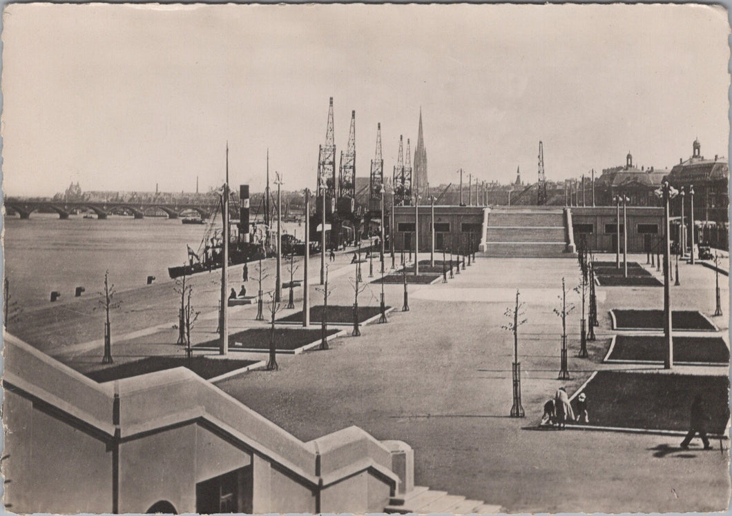 France Postcard - Bordeaux, Les Jardins Et Terrasses Sur Les Quais  SX76