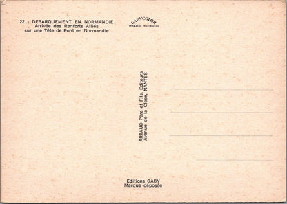 Military Postcard - Allied Reinforcements on a Beachhead in Normandy RR23446