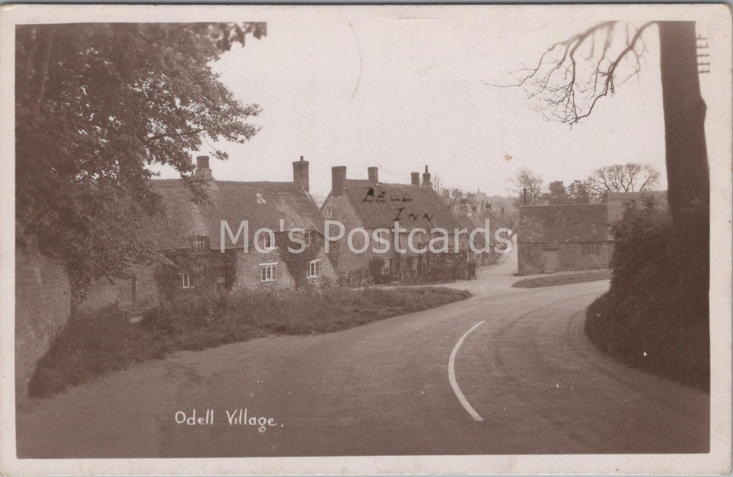 Bedfordshire Postcard: Odell Village Street View Bell Inn Pub 1940s RPPC - MB490