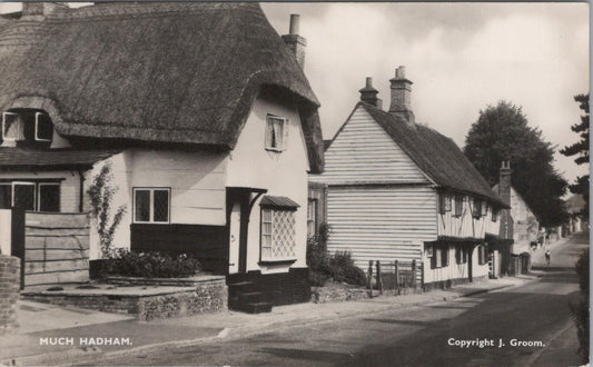 Hertfordshire Postcard: Much Hadham High Street, Cottages  XT2555