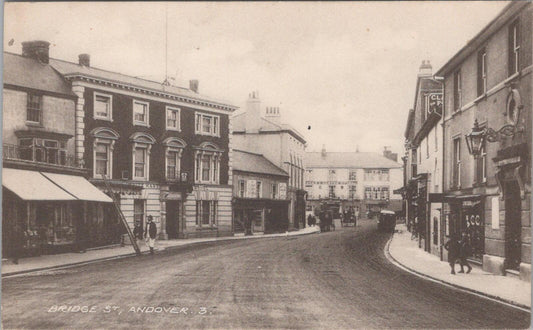 Hampshire Postcard: Andover Bridge Street, White Hart Hotel 1920’s, XT2571