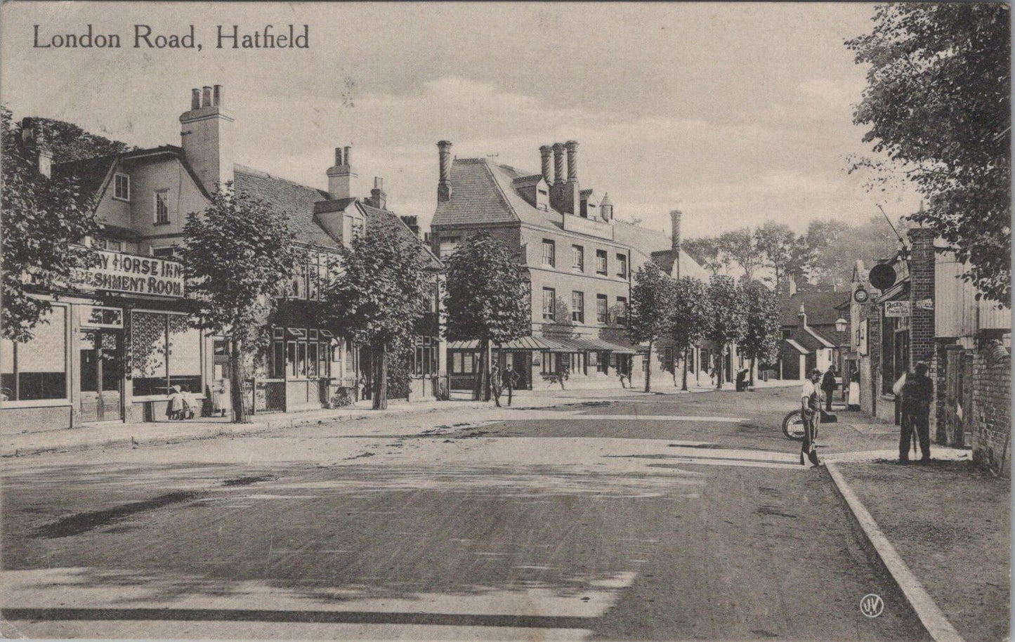 Hertfordshire Postcard: Hatfield London Road, Dray Horse Inn 1910  XT2572