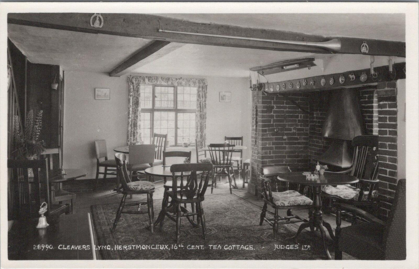 Sussex Postcard: Herstmonceux Cleavers Lyng 16th Cent Tea Cottage  XT2618