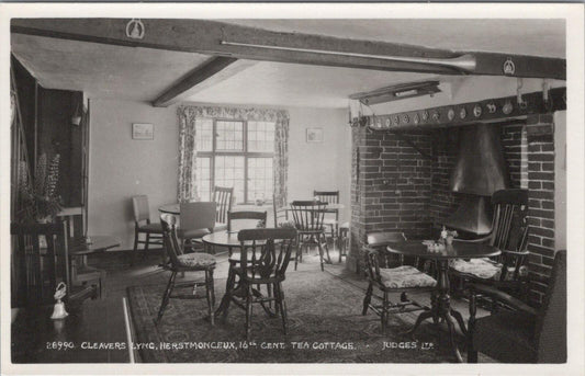 Sussex Postcard: Herstmonceux Cleavers Lyng 16th Cent Tea Cottage  XT2618