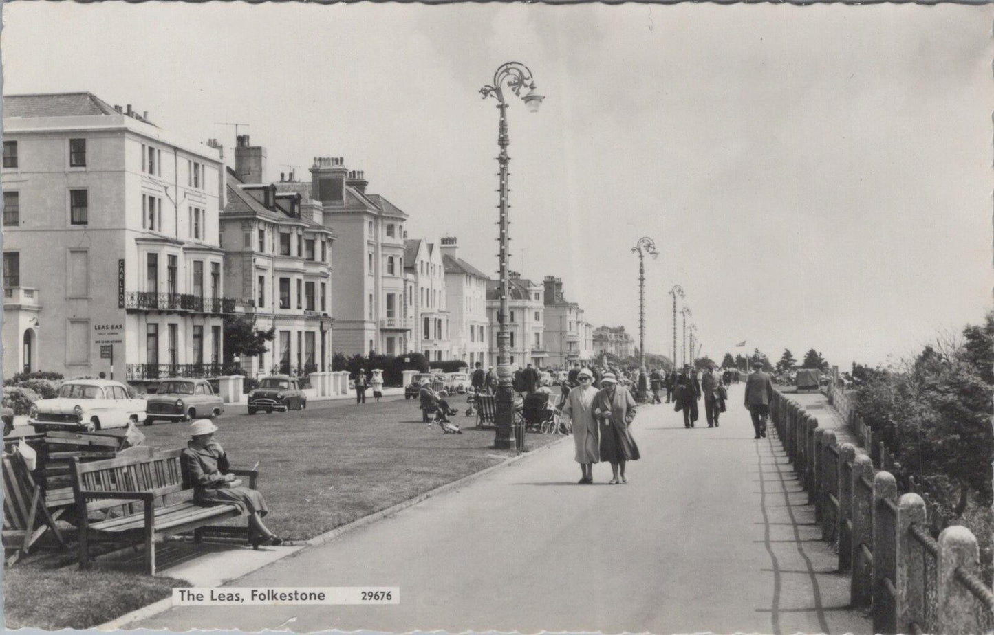 Kent Postcard: Folkestone The Leas Prom Promenade Cliff Edge 1960s RPPC XT2929