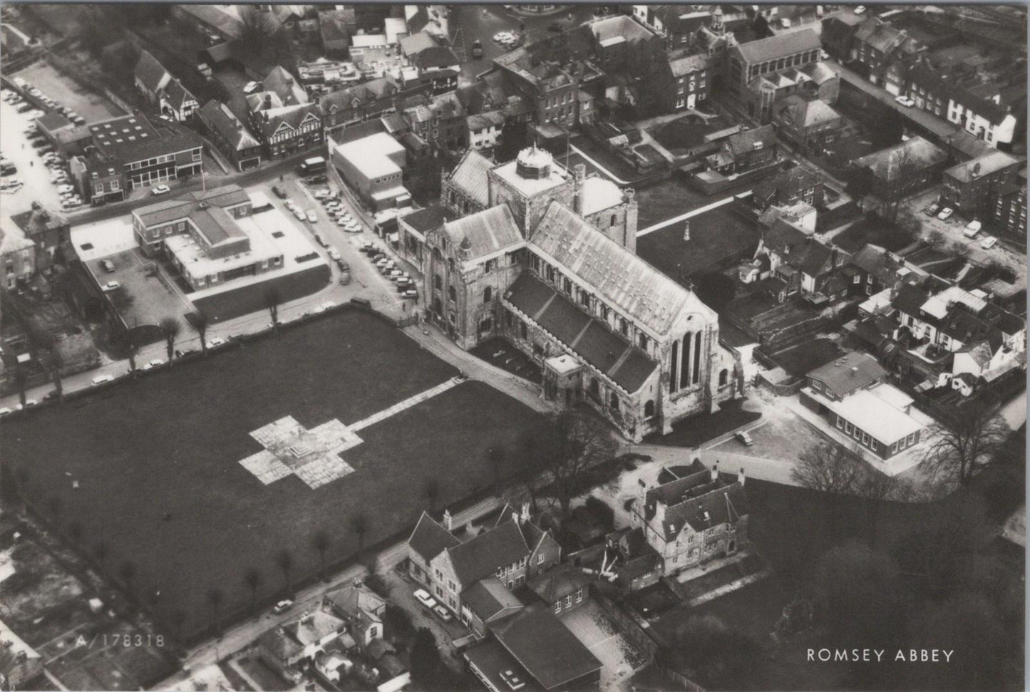 Hampshire Postcard - Aerial View of Romsey Abbey   RR23589