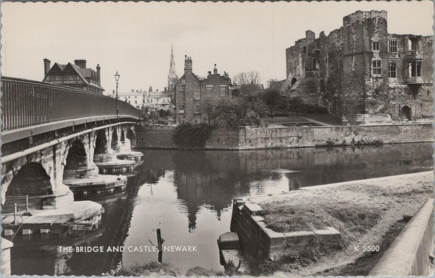 Nottinghamshire Postcard: Newark Castle Trent Bridge River Gatehouse,RPPC XT3024