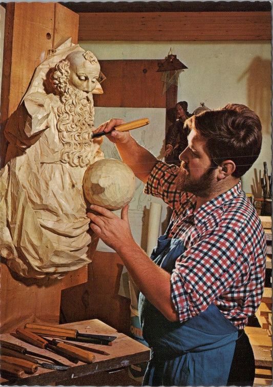 Occupations Postcard - Woodcarving Co Gg. Lang sel. Erben, Oberammergau RR23695