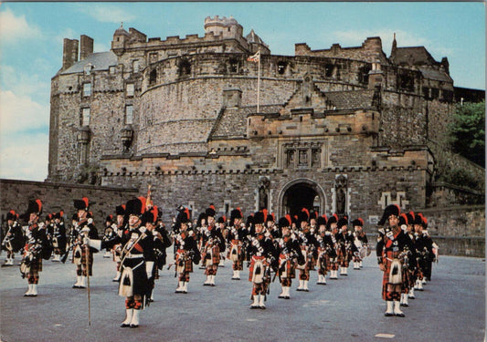 Military Postcard: Edinburgh Castle Pipe Band Black Watch Scotland  RR23703