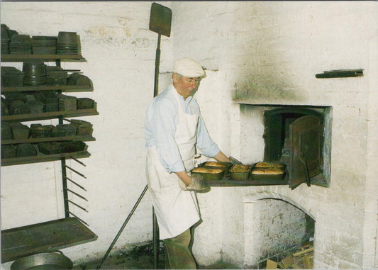 West Midlands Postcard: Black Country Museum Dudley Baker Bread Oven RR23712
