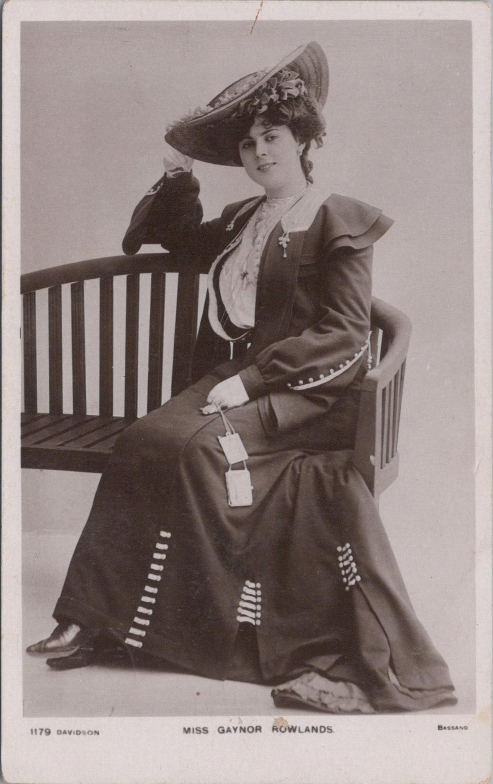 Theatrical Postcard - English Actress Miss Gaynor Rowlands  XT402