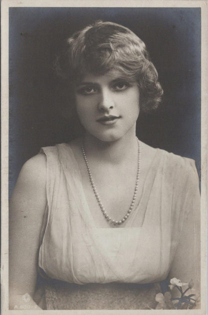 Theatrical Postcard - Miss Constance Worth, British Stage & Screen Actress XT894