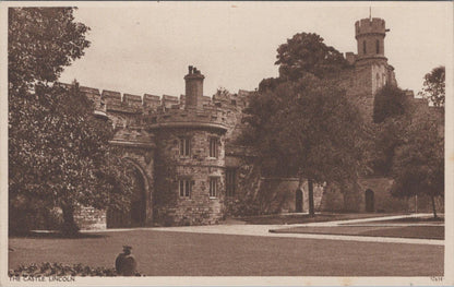 Lincolnshire Postcard - The Castle, Lincoln    XT917