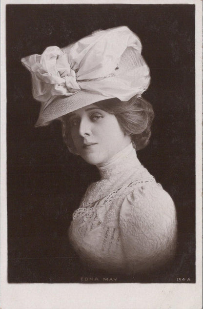 Theatrical Postcard - American Actress and Singer Edna May  XT925