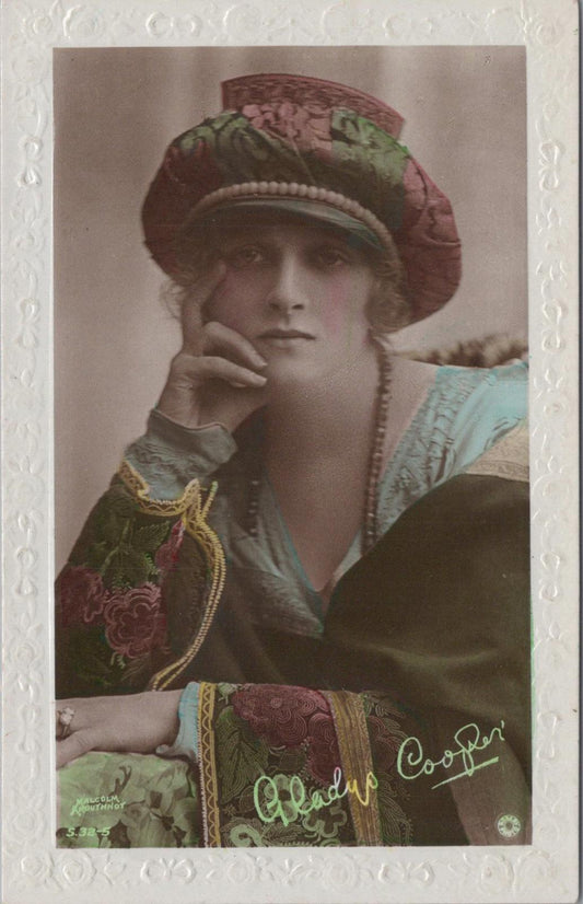 Theatrical Postcard - English Actress Dame Gladys Cooper  XT926