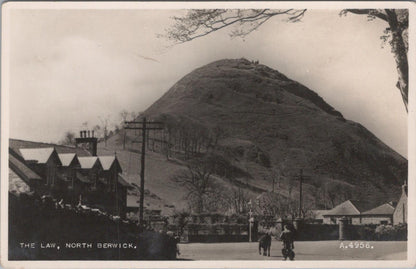 Scotland Postcard - The Law, North Berwick, East Lothian   XT546
