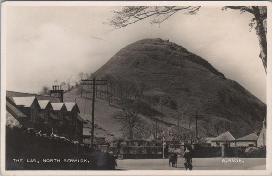 Scotland Postcard - The Law, North Berwick, East Lothian   XT546