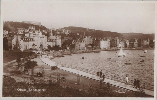 Scotland Postcard - Oban Esplanade, Argyllshire   XT547