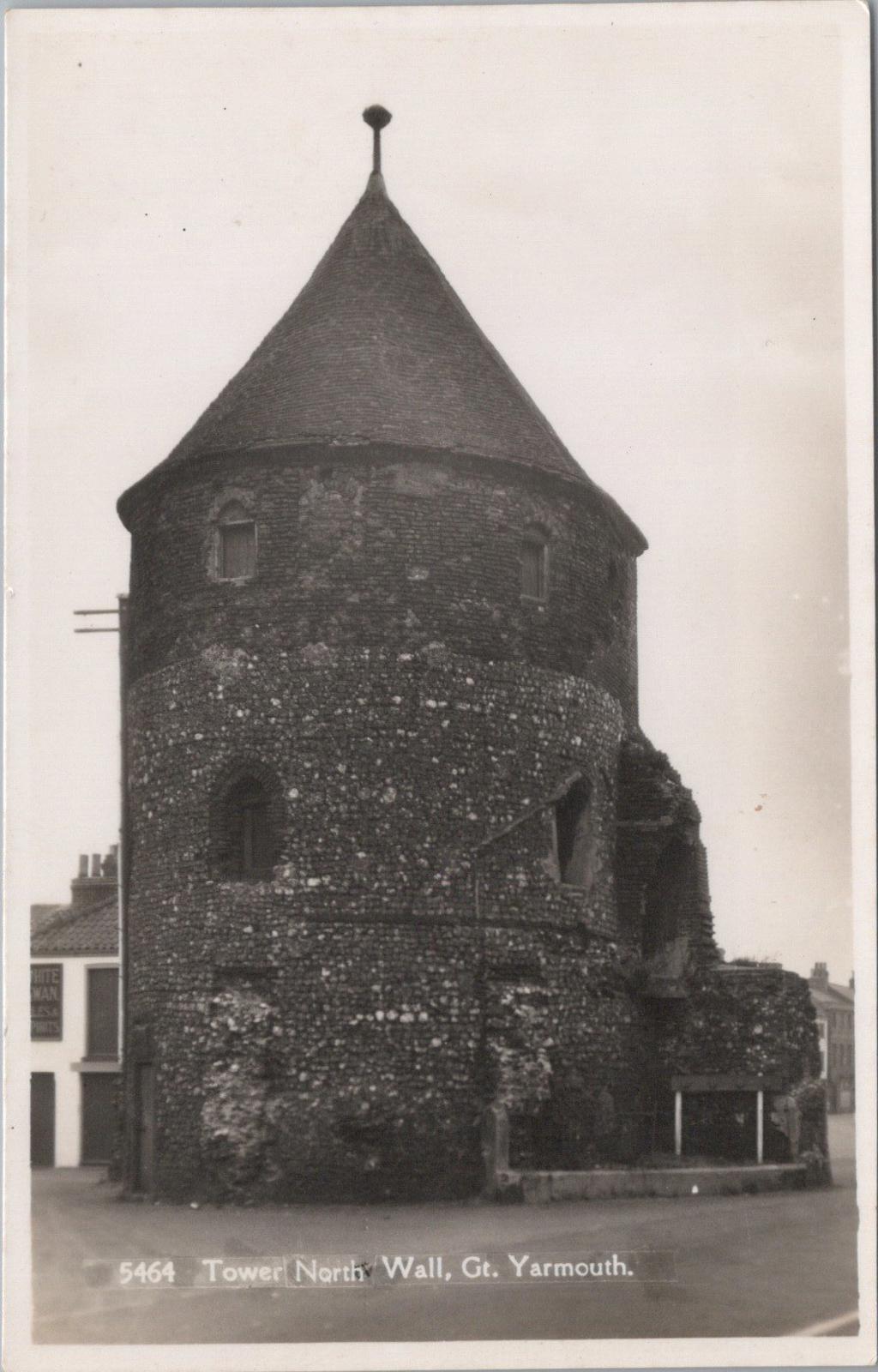 Norfolk Postcard - Tower North Wall, Great Yarmouth  XT809