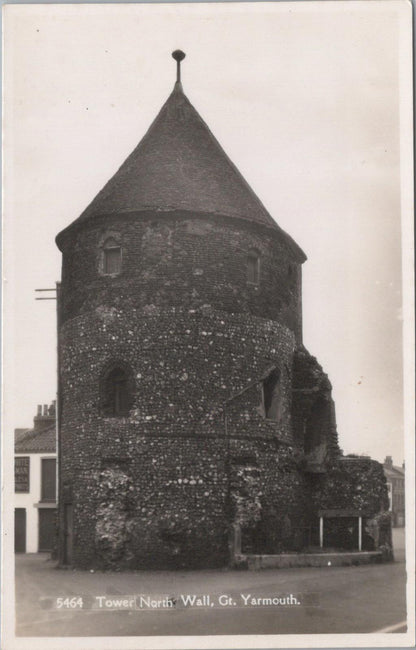 Norfolk Postcard - Tower North Wall, Great Yarmouth  XT809