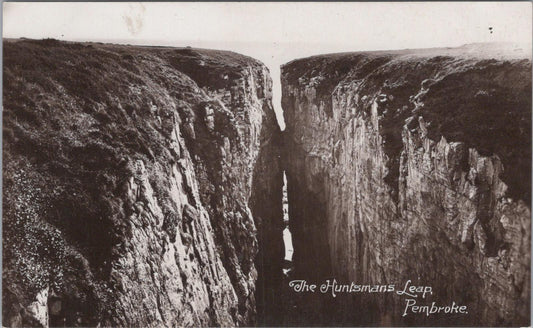 Wales Postcard - The Huntsmans Leap, Pembroke, Pembrokeshire  XT837