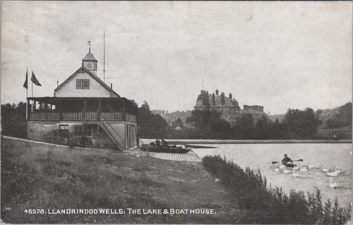 Wales Postcard - The Lake and Boat House Llandrindod Wells, Radnorshire  XT838