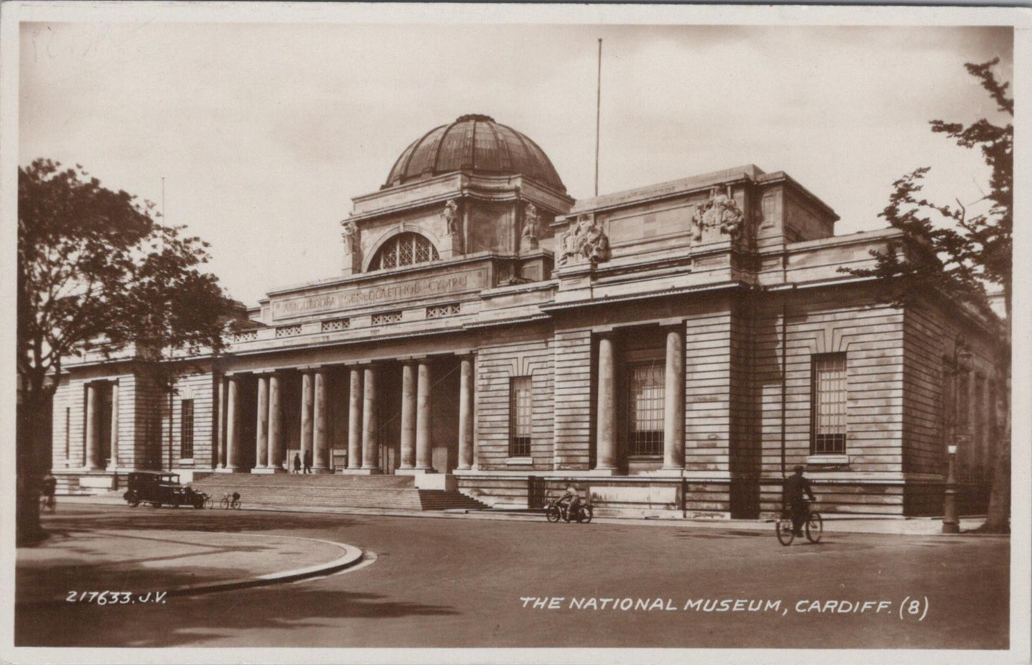 Wales Postcard - The National Museum, Cardiff, Glamorgan  XT840