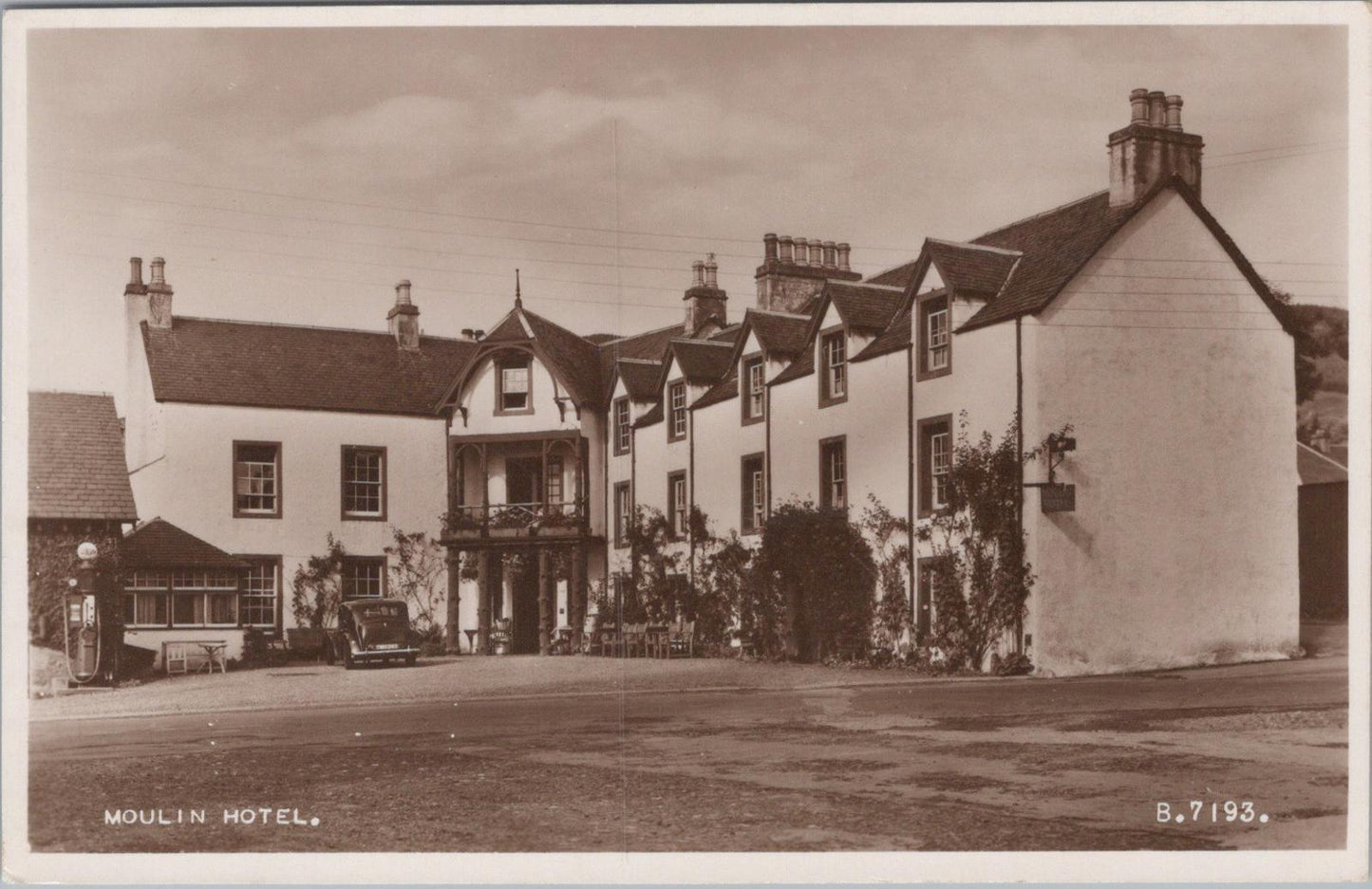 Scotland Postcard - Moulin Hotel in The Village of Moulin, near Pitlochry  XT851