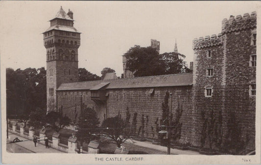 Wales Postcard - The Castle, Cardiff, Glamorgan    XT863
