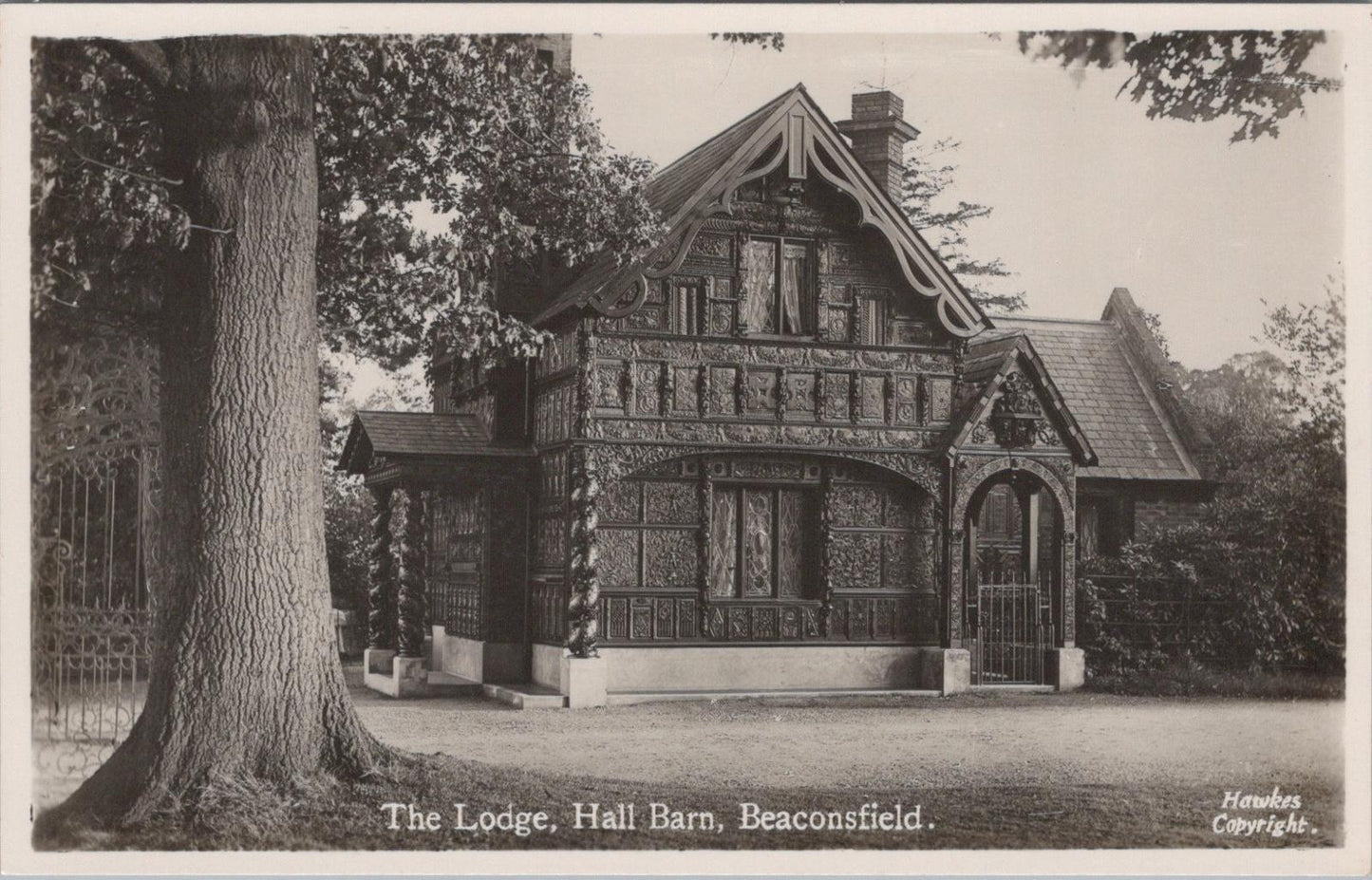 Buckinghamshire Postcard - The Lodge, Hall Barn, Beaconsfield   XT294