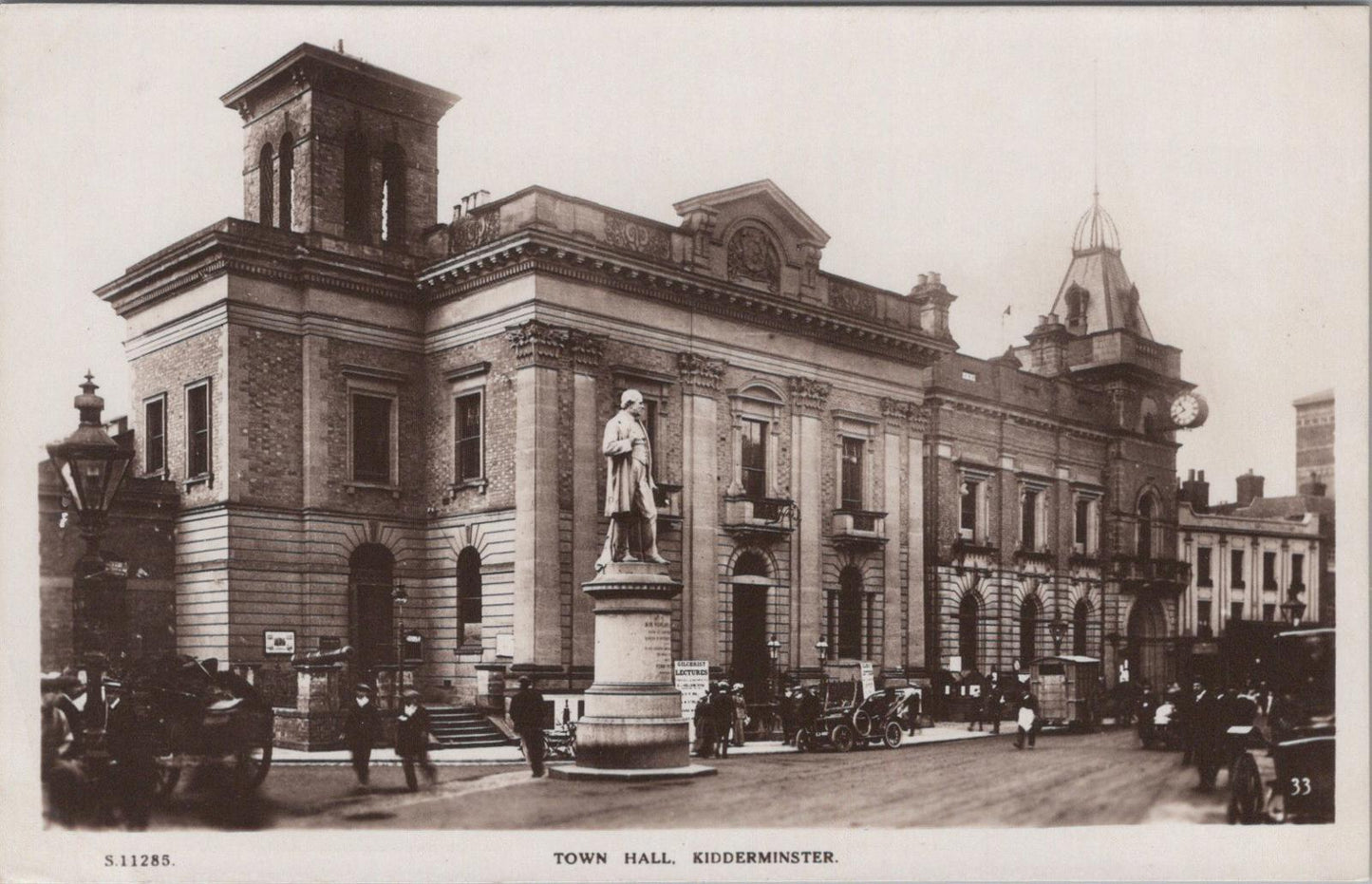 Worcestershire Postcard - The Town Hall, Kidderminster  XT299