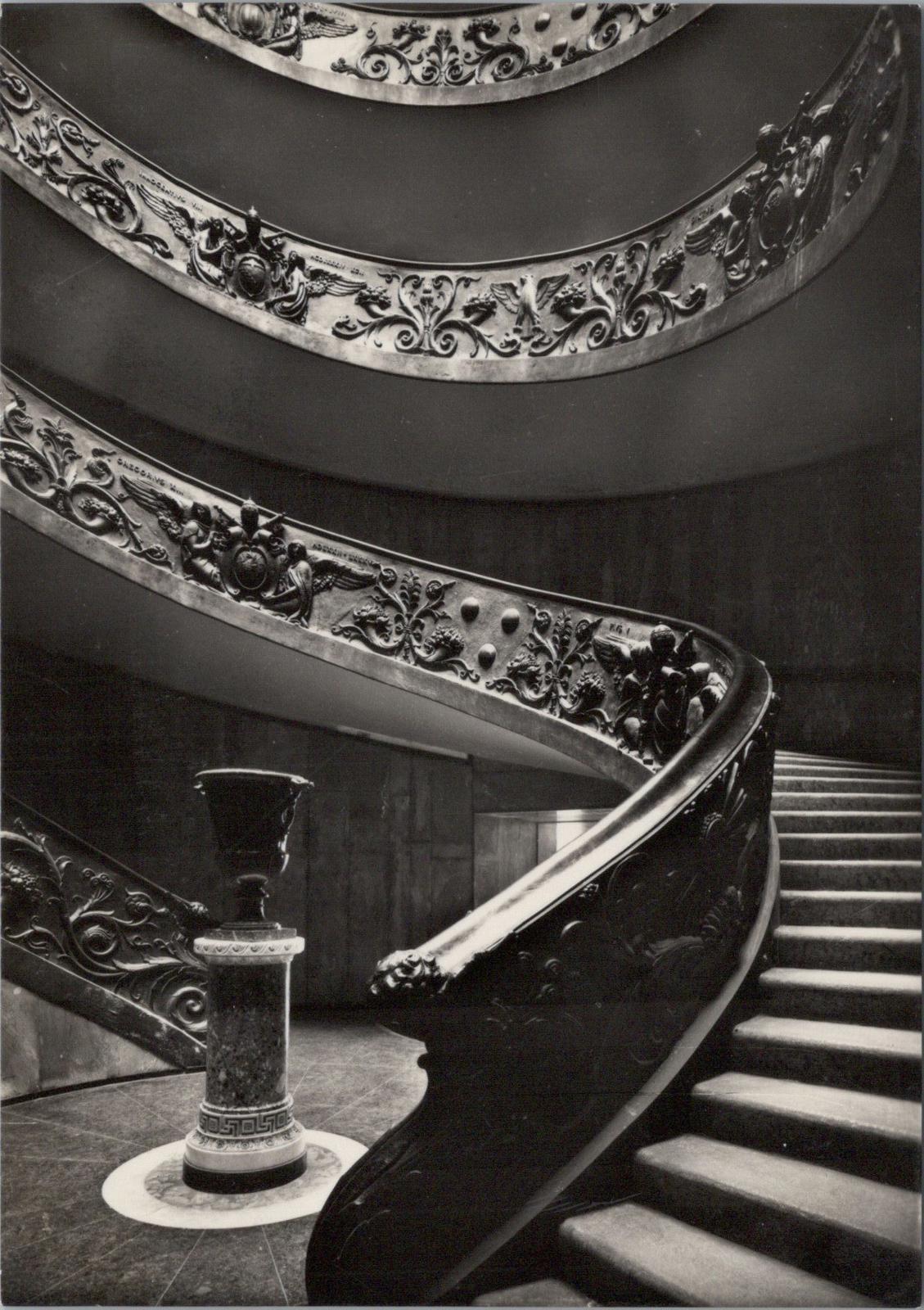 Vatican City Postcard: Museo di Scultura — La scala elicoidale  XT1565