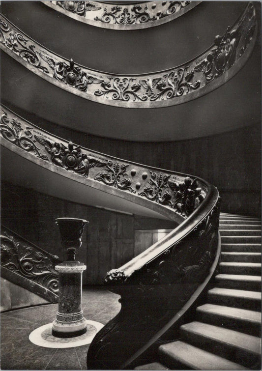 Vatican City Postcard: Museo di Scultura — La scala elicoidale  XT1565
