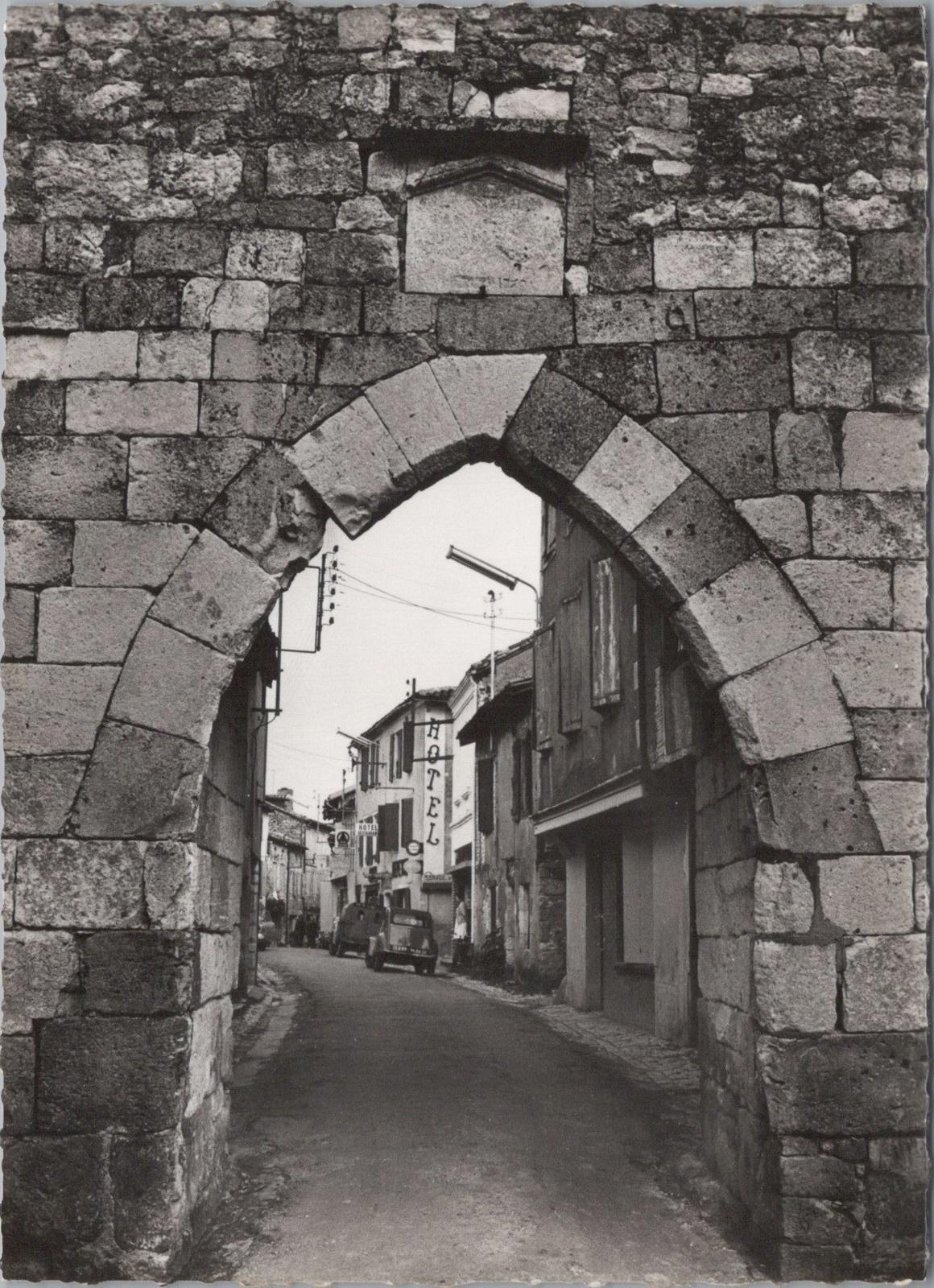 France Postcard: Montpezat-De-Quercy, La Porte De La Ville, c.1950s XT1620
