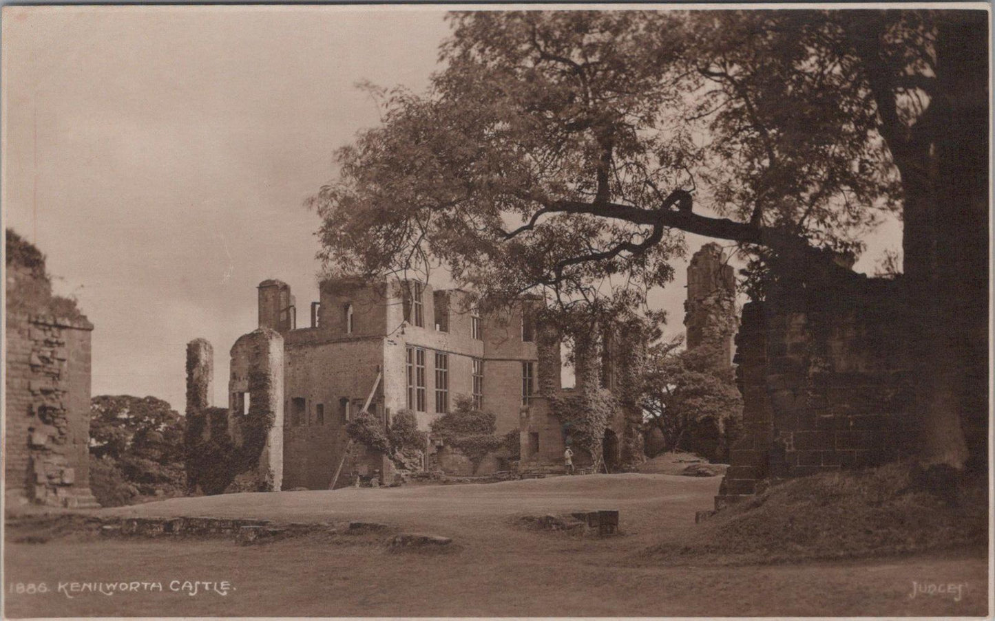 Warwickshire Postcard: The Ruins of Kenilworth Castle, Leicester's Building XT1657