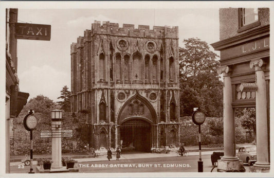 Suffolk Postcard: The Abbey Gateway, Bury St Edmunds, Real Photo XT1712