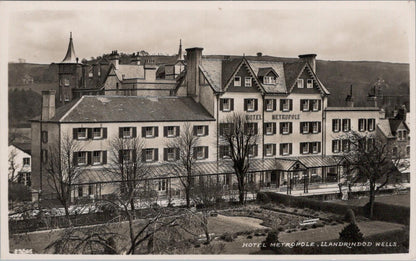 Wales Postcard: Hotel Metropole & Gardens, Llandrindod Wells, Radnorshire XT1745