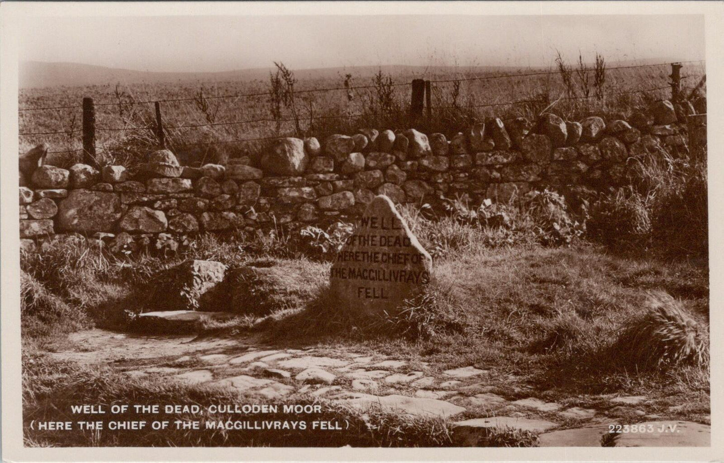 Scotland postcard: Well of the Dead, Culloden Moor, Inverness-shire  XT1780