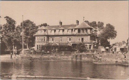 Suffolk postcard: The Wherry Hotel, Oulton Broad, near Lowestoft  XT1785