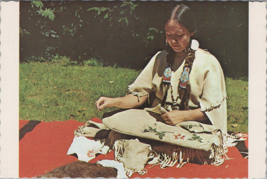 America Postcard - Native Crafts, American Indian Women, Oregon RR23318