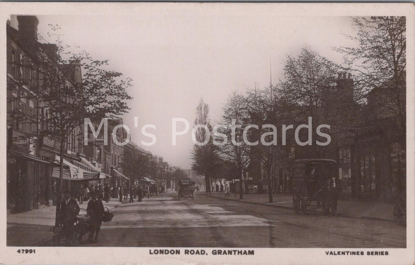 Lincolnshire Postcard: London Road Grantham Animated Street Scene  MB1087
