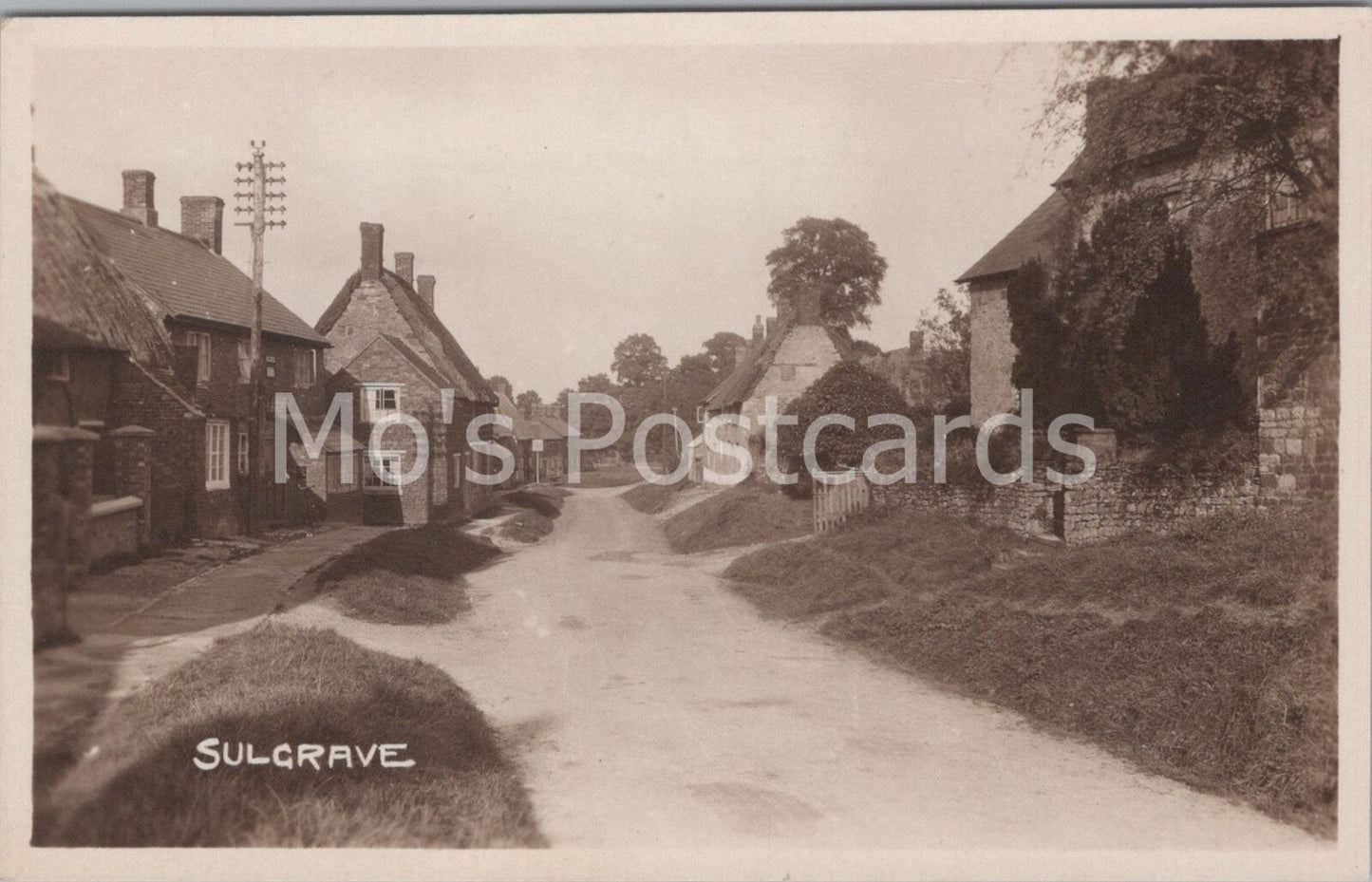 Sulgrave Village Northamptonshire Vintage Printed Postcard EE166