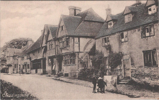 Kent Postcard: Chiddingstone Historic Village Street Artist Painting  XT2937