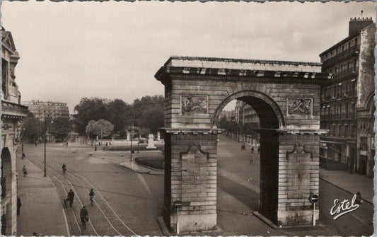 France Postcard: Dijon Porte Guillaume Triumphal Arch Place Darcy 1950s XT3097