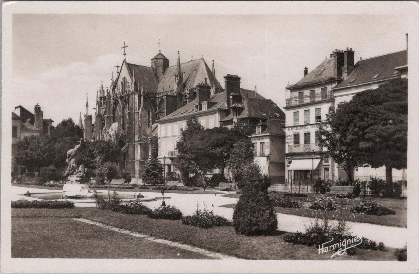 France Postcard: Troyes Jardin de la Prefecture Eglise Saint-Urbain 1950s XT3119