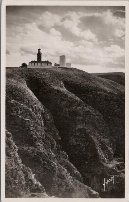 France Postcard:Cap Frehel Le Phare Lighthouse Cliffs Brittany RPPC 1930s XT3130