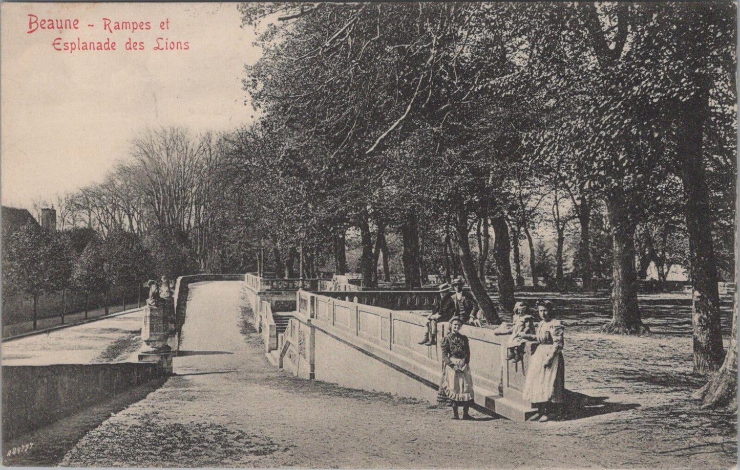France Postcard: Beaune Rampes et Esplanade des Lions People Street XT3370